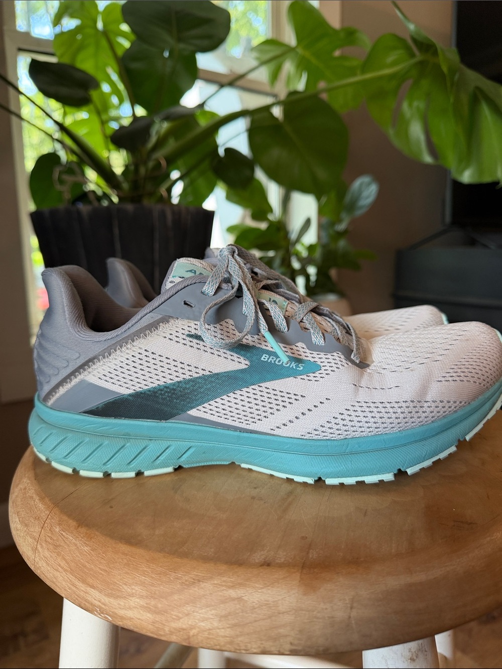 Brooks Women’s White & Teal Athletic Running Shoes